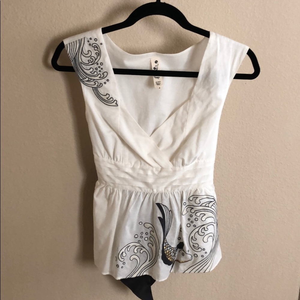 Sleeveless blouse